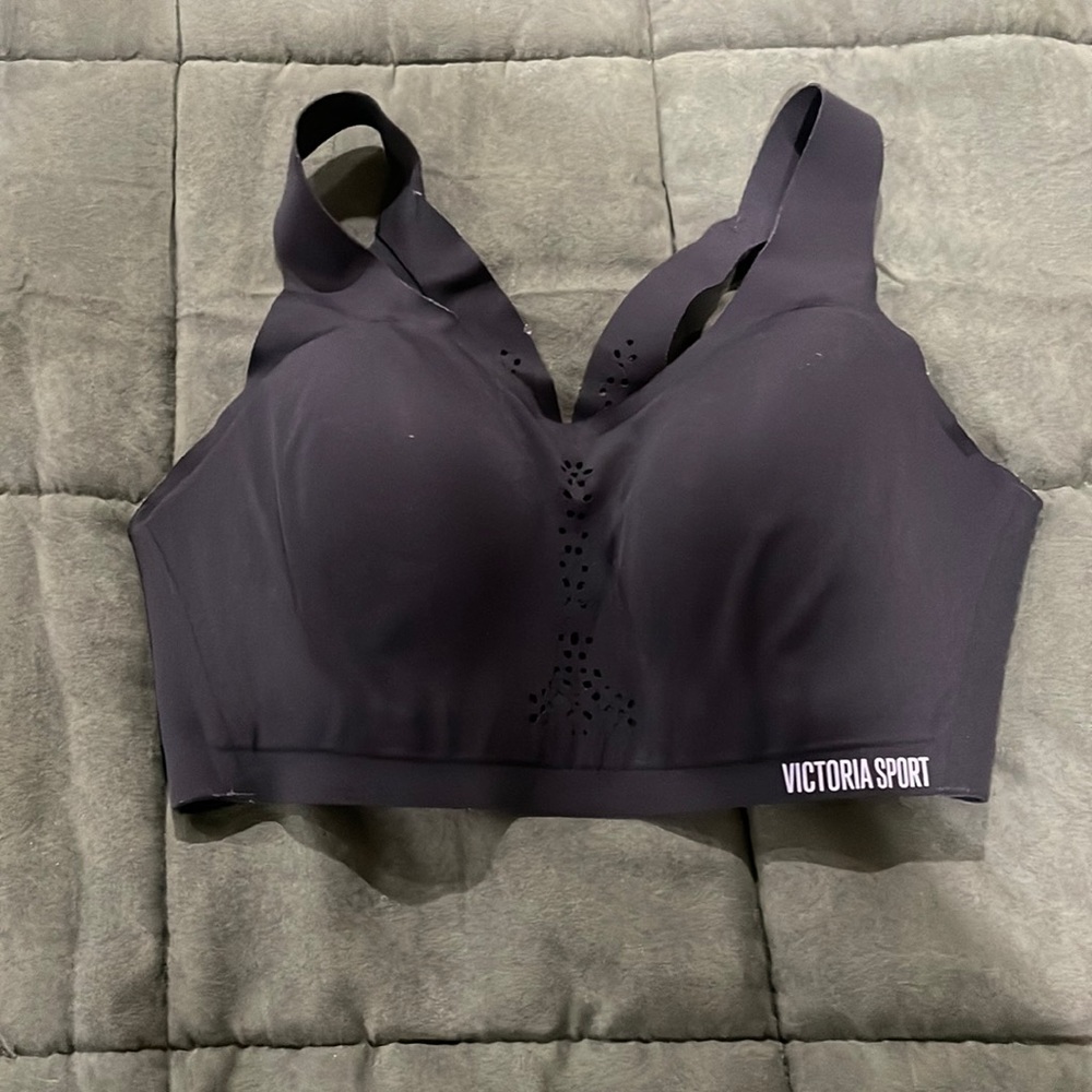 Victoria secret sports bra 34DD - never worn
